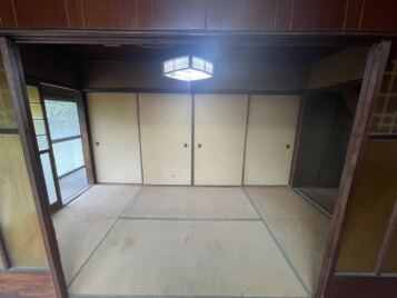 美馬市O様邸の遺品整理完了後。不用品を完全に撤去し、畳が見える状態になった和室(After)。